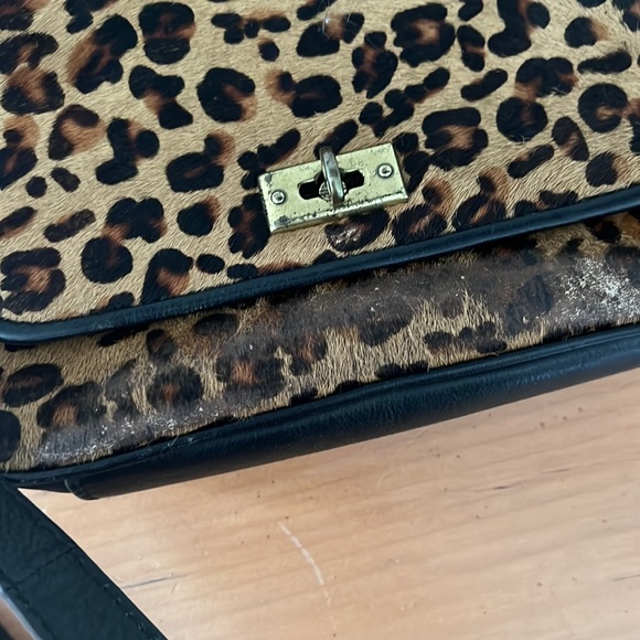 Vintage Fossil Memoir Novella Leopard Crossbody. - Picture 3 of 5